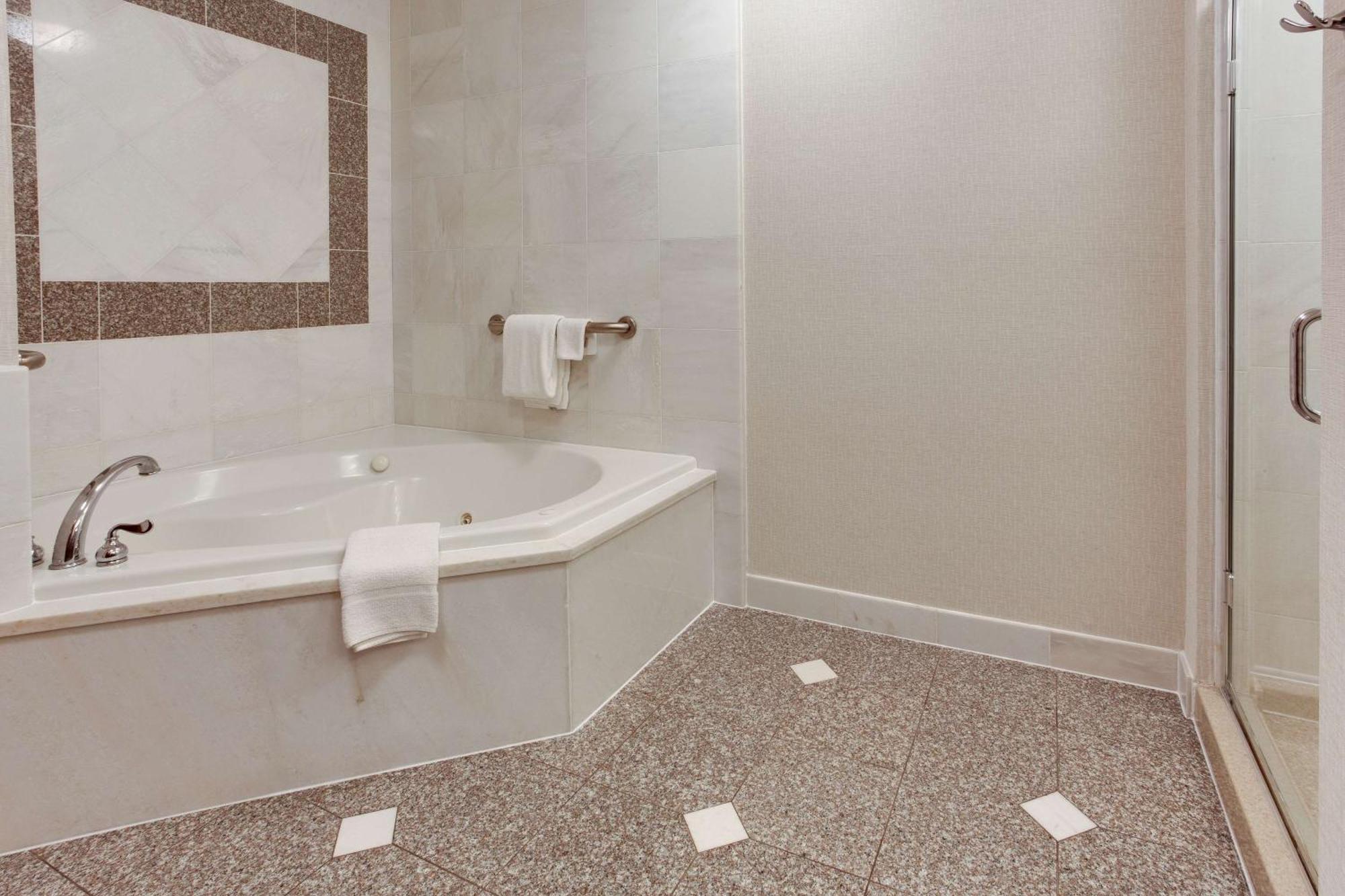 Drury Inn & Suites ווסט דה מוין מראה חיצוני תמונה